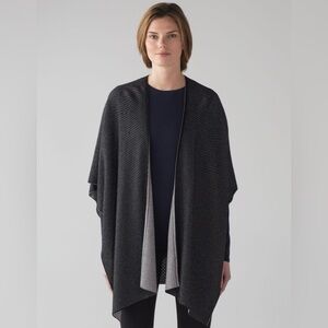 Lululemon Mandala Wrap
Black / Heathered Medium Grey